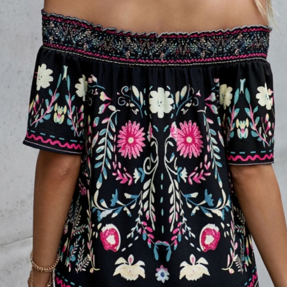 ♥️New boutique black floral shift top - Picture 5 of 11